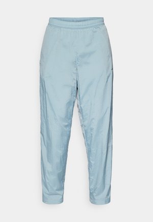 Lyseblå, letvægts, krøllet stofbukser med elastisk liv og tapered ben, der har sidelommer og et afslappet design.