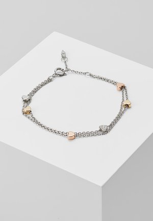 Silberne Kettenarmband mit herzförmigen Akzenten in Gold- und Roségoldtönen, mit einem Karabinerverschluss und strukturierten Details.