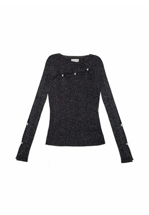 Suéter negro de punto con hilos metálicos. Cuenta con un escote redondo, mangas largas y botones decorativos a lo largo de las mangas.