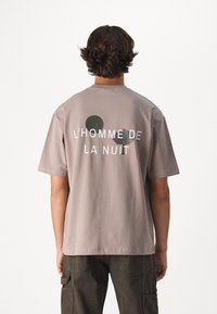 Don't Waste Culture SINDRI UNISEX
 - T-shirt print - warm grey