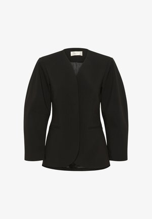 Zwarte op maat gemaakte blazer met opgevulde schouders, lange mouwen, V-hals en twee voorste paspelzakken, weergegeven op een witte achtergrond.