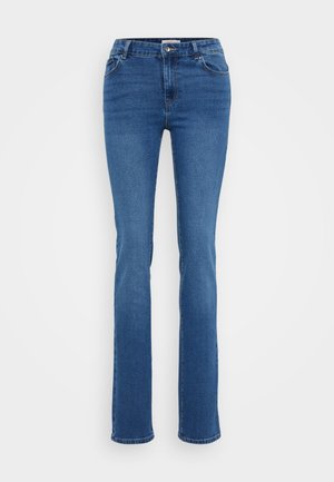 Jeans din denim albastru cu un design drept, stil cu cinci buzunare și închidere frontală cu nasture. Materialul este neted cu o ușoară decolorare.