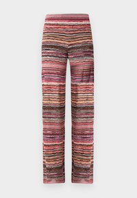 Pantaloni largi cu dungi, prezentând un model multicolor în nuanțe de roz, portocaliu, maro și negru, confecționați dintr-un material fin și ușor.