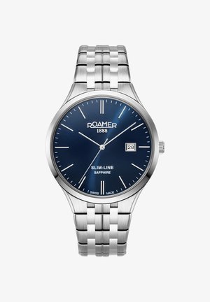 Sølv rustfrit stål ur med en blå urskive, sølvslanke markører, datovindue kl. 3, og et poleret linkarmbånd.