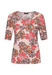 Bloemen top met korte mouwen en een ronde hals. De stof heeft een lichtroze basis met levendige rode, oranje en bruine bloempatronen.