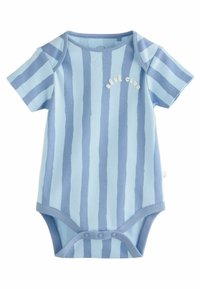 Kurzarm-Bodysuit mit blauen Streifen aus Baumwolle. Merkmale sind eine weiche Textur, ein runder Ausschnitt und Druckknöpfe am Boden. Der Text lautet "BÉBÉ CLUB."