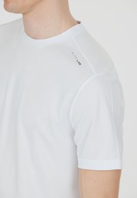 ELITE LAB TEAM - Sport T-Shirt - white