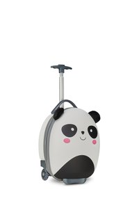 Valigia a mano a tema panda con un esterno rigido bianco testurizzato, accenti neri, guance rosa e manico retrattile su una base con ruote.
