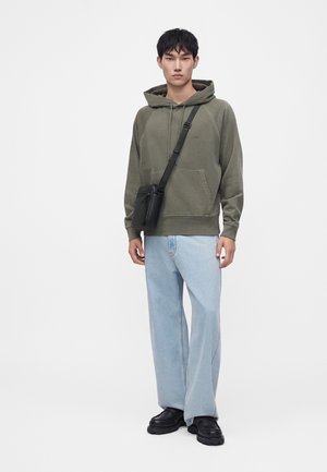 Armani Exchange, PHIL REPORTER UNISEX - Taška cez plece - black