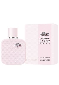 Lacoste L.12.12 Rose parfume i en pink firkantet glasflaske med en tekstureret overflade og metal låg, med et krokodillelogo. 50 ml størrelse.