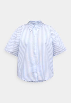 Camisa de manga corta con botones en azul claro con finas rayas blancas, con cuello clásico y un ajuste holgado. Hecha de tela suave.