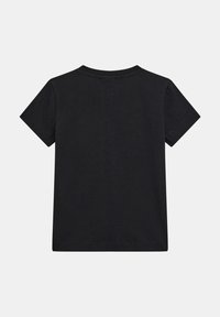 Μαύρο κοντομάνικο μπλουζάκι με κλασικό λαιμόκοψη, λεία βαμβακερή υφή και μινιμαλιστικό σχέδιο χωρίς ορατά μοτίβα ή λεπτομέρειες.