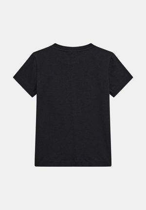 Svart T-skjorte med kort erm som har en klassisk rund hals, glatt bomullstekstur og minimalistisk design uten synlige mønstre eller detaljer.