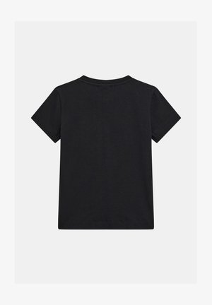 Camiseta negra de manga corta con un clásico cuello redondo, textura de algodón suave y un diseño minimalista sin patrones ni acentos visibles.