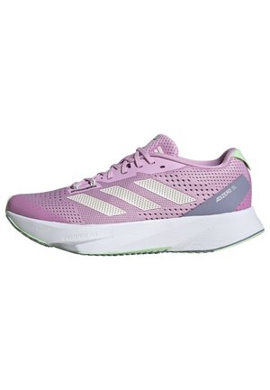 Lichtgewicht roze Adidas Adizero SL hardloopschoen met witte strepen, geperforeerde bovenzijde en witte zool met groene accenten.