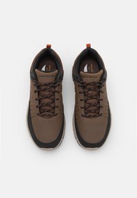 Skechers ARCH FIT TREADWEAR - Baskets basses - dark brown