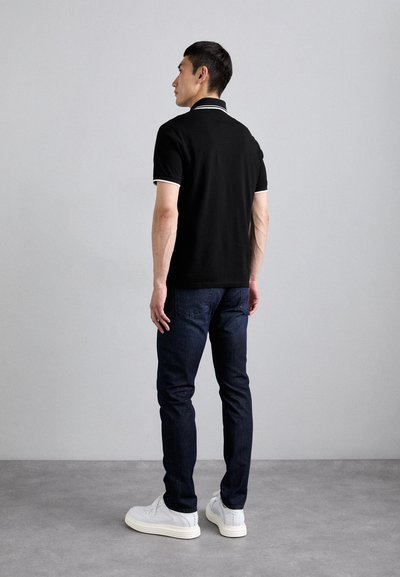 Emporio Armani Pieguloša piegriezuma džinsi - blue