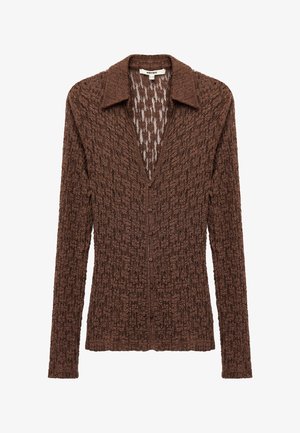 Cardigan marrone lavorato a maglia con un motivo testurizzato, maniche lunghe e scollatura a V, caratterizzato da chiusura frontale con bottoni e un design con colletto.