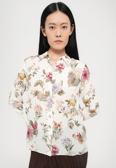 Blumenhemd mit Knopfleiste aus leichtem Stoff; bietet einen weißen Hintergrund mit rosa, gelben und lila Blumen sowie einem klassischen Kragendesign.