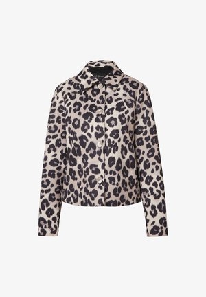 Chaqueta de leopardo en beige y negro, con cuello de solapa, cierre de botón y mangas largas, hecha de tela suave.