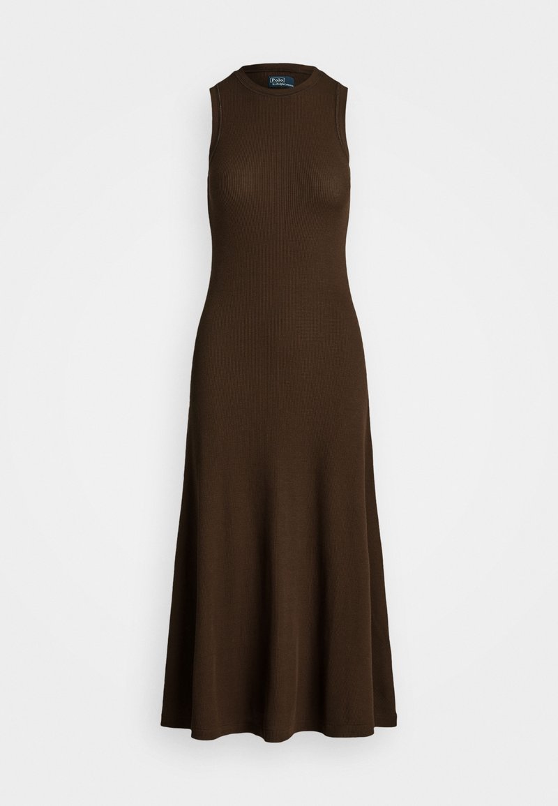 Robe en maille côtelée sans manches, marron foncé, avec corsage ajusté et jupe évasée, longueur midi, col rond.