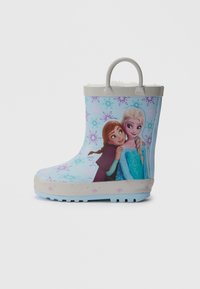 Bota infantil de color azul claro con asas grises, que presenta a Anna y Elsa de Frozen y patrones de copos de nieve en tonos pastel.