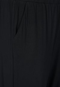 Zizzi 3/4-LÄNGE MIT HOHER TAILLE - Lühikesed püksid - black