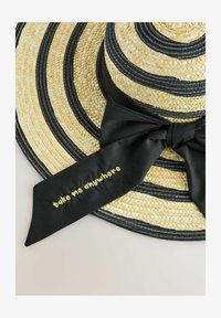 Seleccionado, black stripe