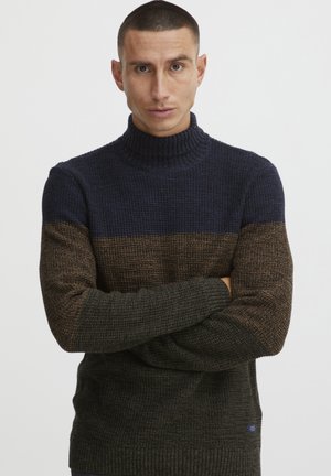 Dunkelblauer Strickpullover mit Rollkragen in Braun und Grün. Strukturierter Stoff, mit gerippten Bündchen und Saum. Verfügt über ein kleines Logotag an der Seite.