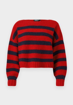 Pull crop rayé rouge et navy avec un ourlet côtelé et des manches longues, fabriqué en matière tricot douce. L'étiquette indique "ONLY."