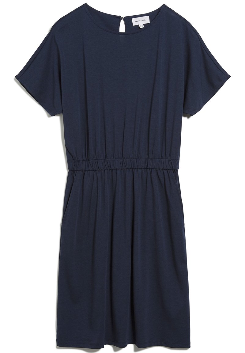 Robe bleu marine à manches courtes avec taille élastique, encolure ronde et fermeture par bouton avec ouverture en trou de serrure au dos.