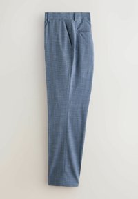 Pantalon de costume bleu clair pour homme avec poches latérales et arrière, posé à plat sur une surface claire.