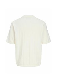 Polo en maille blanche à manches courtes avec texture côtelée verticale, vu de dos.