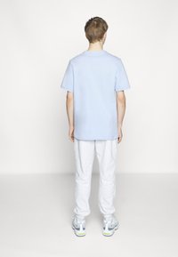 Nike Sportswear TEE ICON FUTURA  - Apdrukāts T-krekls - light marine/white