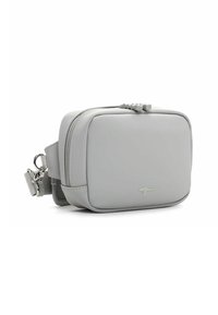 Graue rechteckige Umhängetasche aus glattem Material, mit Reißverschluss, verstellbarem Riemen und geprägtem Logo auf der Vorderseite.