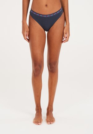 Slips bikini blu scuro con una finitura testurizzata, caratterizzati da un motivo triangolare colorato in vita, tagliati in uno stile a vita bassa.