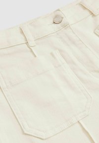 Reiss SAKURA PATCH POCKET - Flared Jeans - ecru