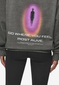 Pegador LUI SPRAYED OVERSIZED - Sportinis megztinis - oil dyed deep grey