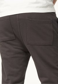 Unselected, anthracite