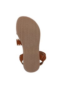 Brun sandal med en struktureret gummisål, der har et bølge mønster, og justerbar rem. Det øverste materiale virker blødt med minimal detaljering.