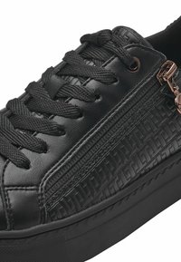 Tamaris Sportcipő - black/copper