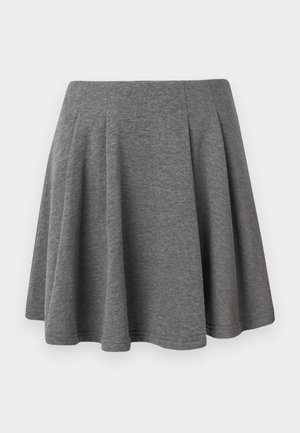 Jupe plissée grise en tissu doux, dotée d'une taille ajustée et d'une silhouette évasée, avec une texture lisse et des finitions soignées.