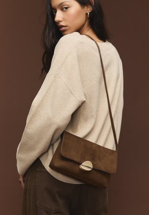 Stradivarius Käsilaukku - dark brown