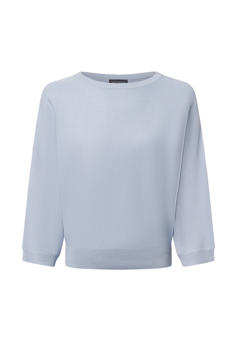 Hellblauer, verkürzter Pullover, gestrickte Textur, weiter Boot-Ausschnitt, Dreiviertelärmel, gerippter Saum, lässiger Schnitt, minimalistisches Design.