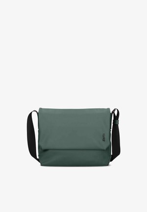 Sac messager rectangulaire vert avec bandoulière noire ajustable et petit logo noir sur le rabat avant.