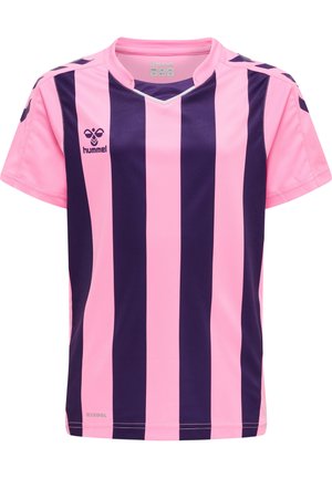 Pink og lilla stribede sportsjersey lavet af åndbart stof. Har en V-hals, korte ærmer og brandlogo på venstre bryst.