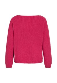 Pull en maille côtelée magenta avec un col large et des manches longues. Le modèle présente une coupe décontractée et une surface texturée.