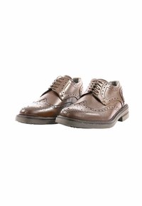 Scarpe eleganti in pelle marrone con design a punta d'ala, caratterizzate da dettagli brogue, punta rotonda e suola in gomma resistente.