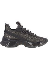 Sorte atletiske sneakers med en struktureret tekstiloverdel, der har rhinestones, elastiske snørebånd og en kraftig sort gummisål.