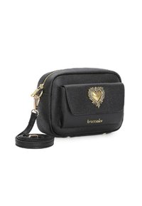 Borsa a tracolla nera in finta pelle con texture, con un decorativo cuore dorato sulla tasca frontale e una tracolla rimovibile.